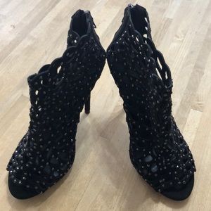 Zigisoho black booties.